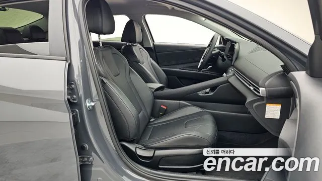Hyundai Avante CN7 — Фото автомобиля 11