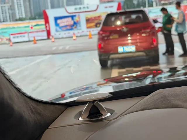 Lamborghini Urus — Фото автомобиля 6