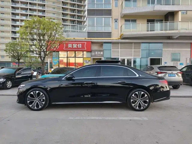 Mercedes-Benz E-Class — Фото автомобиля 3