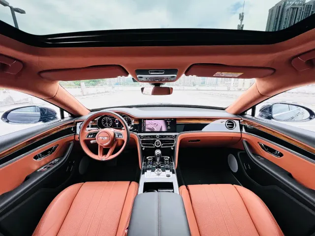 Bentley Flying Spur — Фото автомобиля 8