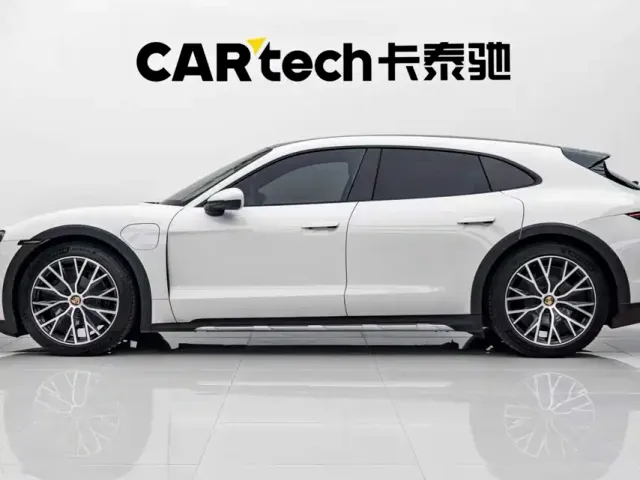 Porsche Taycan — Фото автомобиля 17