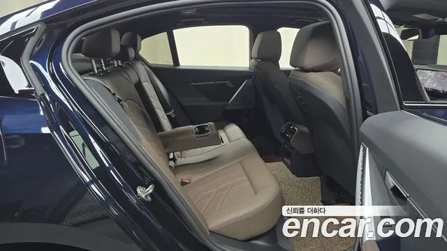 BMW 5 Series G60 — Фото автомобиля 17