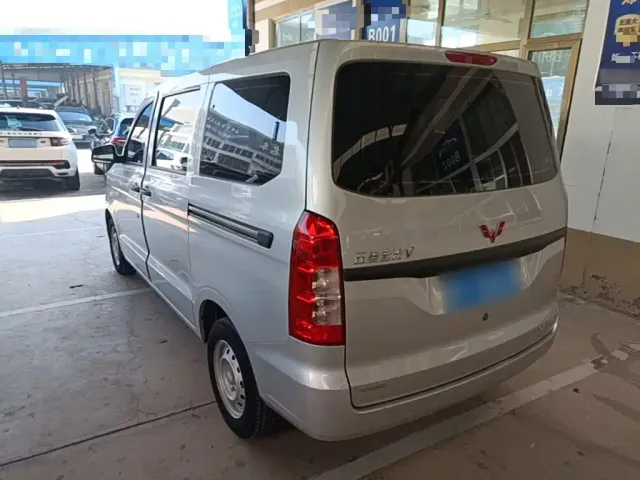 Wuling Hongguang V — Фото автомобиля 4