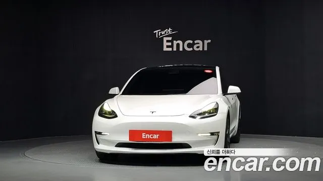 Tesla Model 3 — Фото автомобиля 3