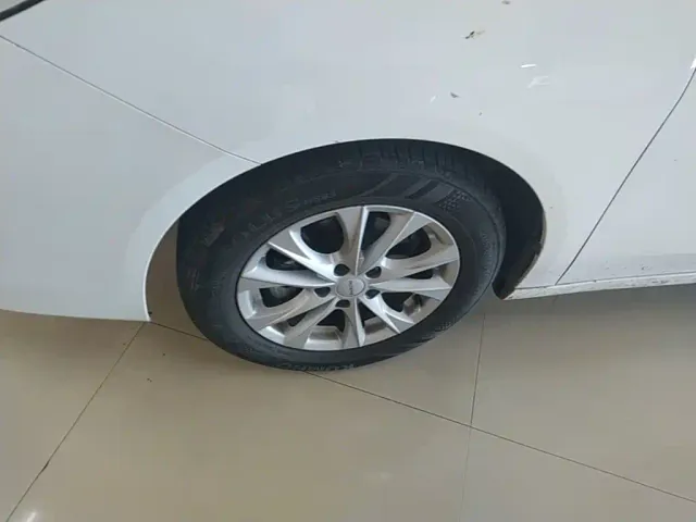 Roewe i5 — Фото автомобиля 22