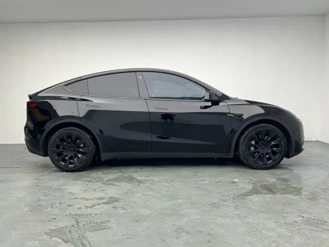 Tesla Model Y — Фото автомобиля 9
