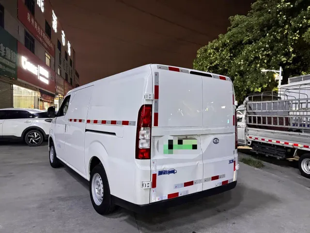 Ruichi New Energy EC75 — Фото автомобиля 6
