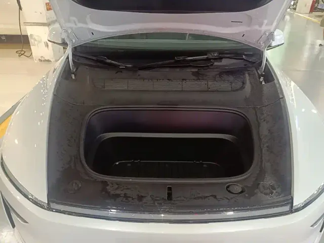 Tesla Model Y — Фото автомобиля 19
