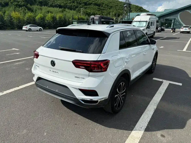Volkswagen T-Roc — Фото автомобиля 4