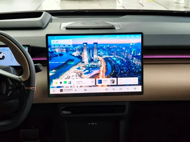 Lynk & Co Z20 — Фото автомобиля 11