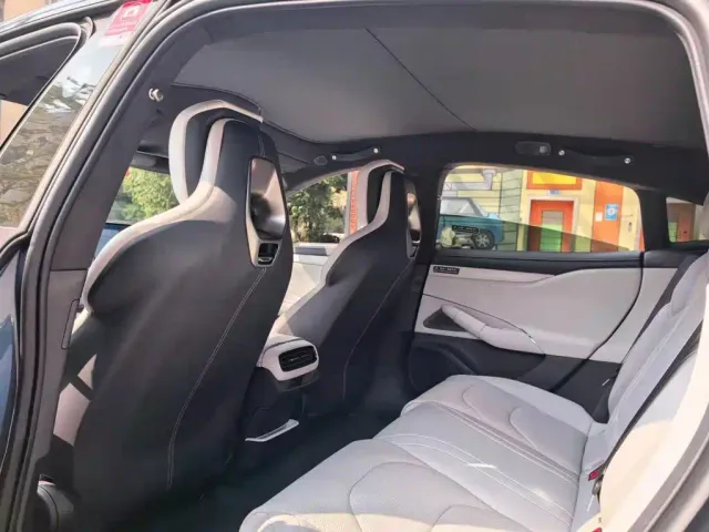 Xiaomi SU7 — Фото автомобиля 8