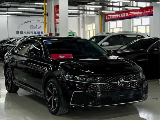 Volkswagen Passat — Фото автомобиля 3