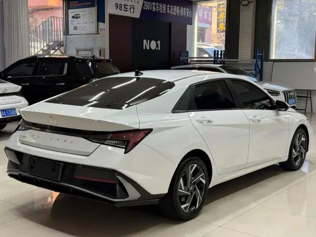 Hyundai Elantra — Фото автомобиля 4