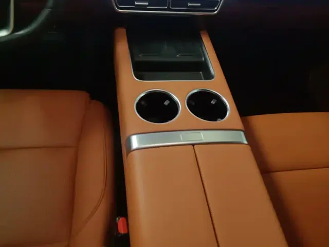 Li Auto L9 — Фото автомобиля 16