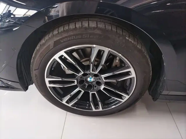 BMW 5 Series — Фото автомобиля 22