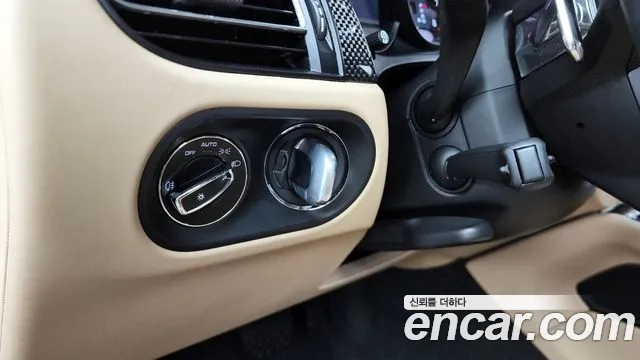 Porsche Macan — Фото автомобиля 16
