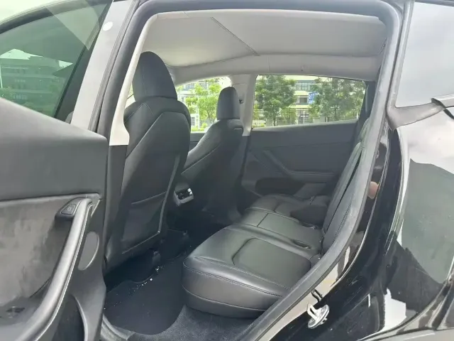 Tesla Model Y — Фото автомобиля 6