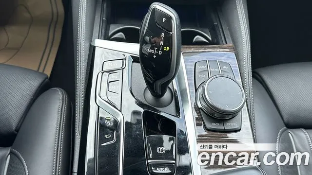 BMW 5 Series G30 — Фото автомобиля 9