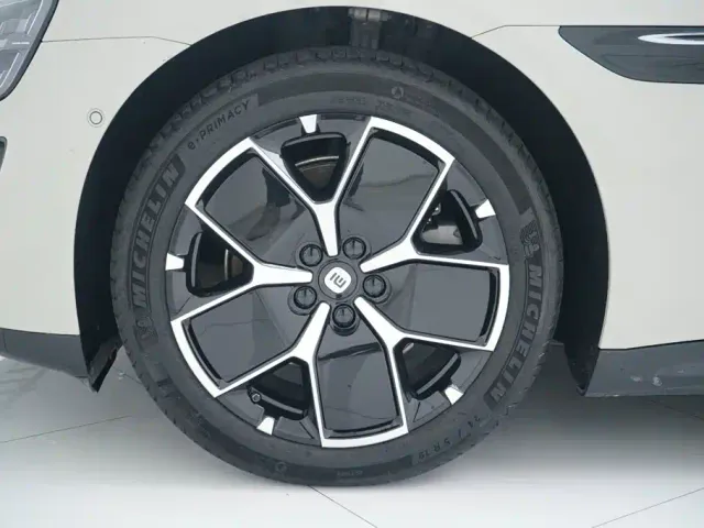 Xiaomi SU7 — Фото автомобиля 24