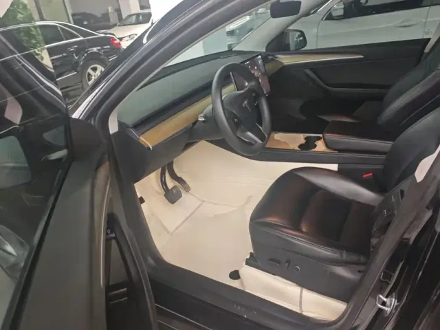 Tesla Model Y — Фото автомобиля 15