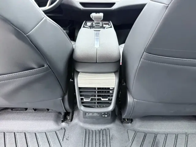 Hongqi E-QM5 — Фото автомобиля 10