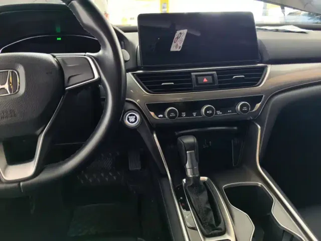 Honda Accord — Фото автомобиля 12