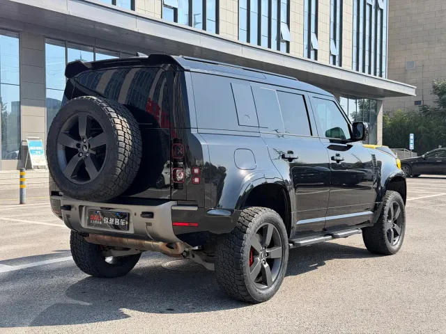 Land Rover Defender — Фото автомобиля 6