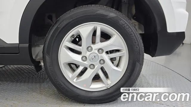 Hyundai Venue — Фото автомобиля 6
