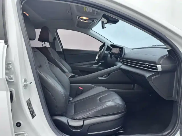 Hyundai Elantra — Фото автомобиля 12