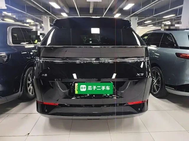 Xpeng X9 — Фото автомобиля 5