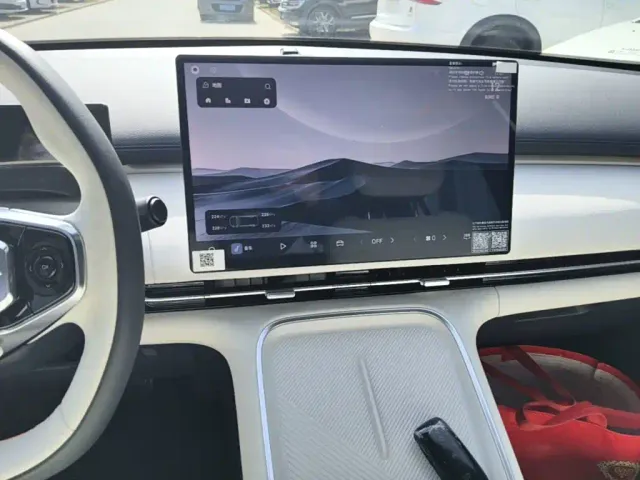 Geely Galaxy Starship 7 EM-i — Фото автомобиля 12