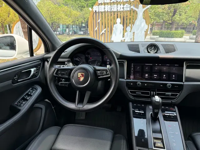 Porsche Macan — Фото автомобиля 9