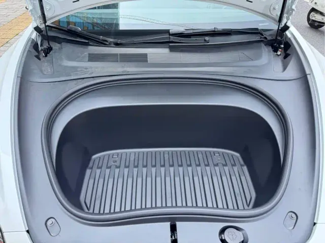 Tesla Model 3 — Фото автомобиля 4