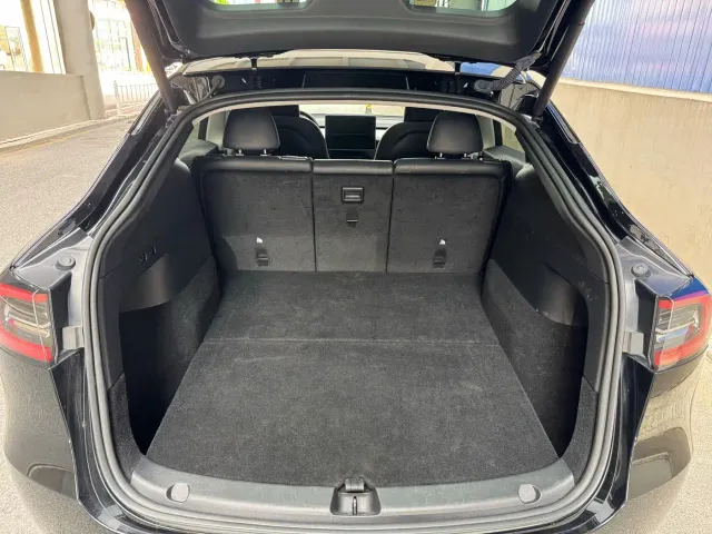 Tesla Model Y — Фото автомобиля 15