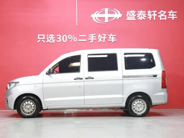 Wuling Hongguang V — Фото автомобиля 3