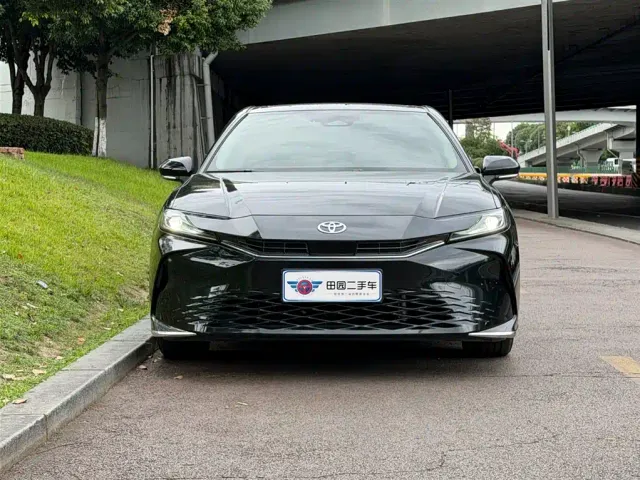 Toyota Camry — Фото автомобиля 2