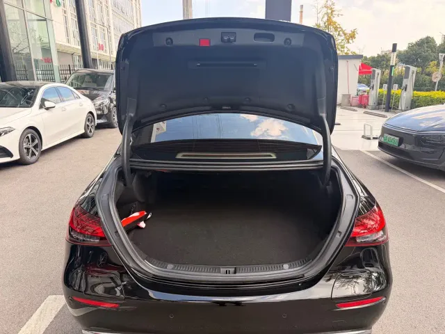 Mercedes-Benz E-Class — Фото автомобиля 20