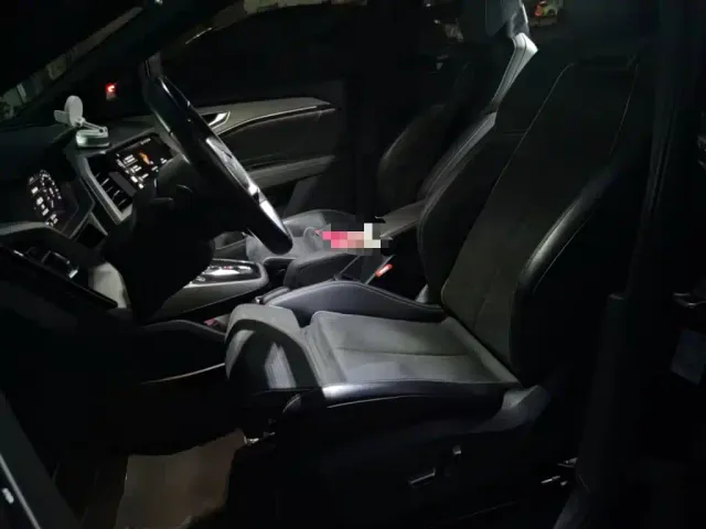 Audi Q5 e-tron — Фото автомобиля 11
