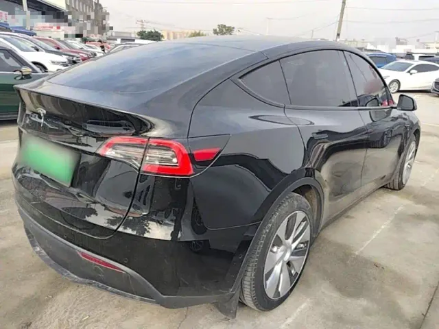 Tesla Model Y — Фото автомобиля 6