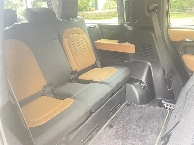 Land Rover Defender — Фото автомобиля 15