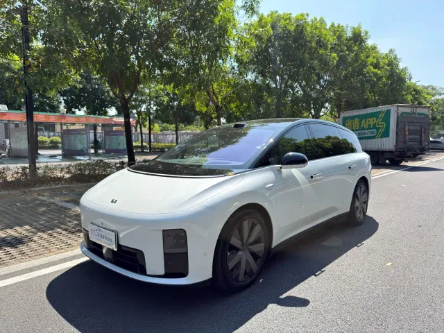 Фотография автомобиля — Li Auto i8