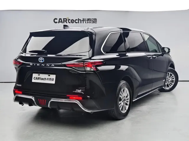 Toyota Sienna — Фото автомобиля 10