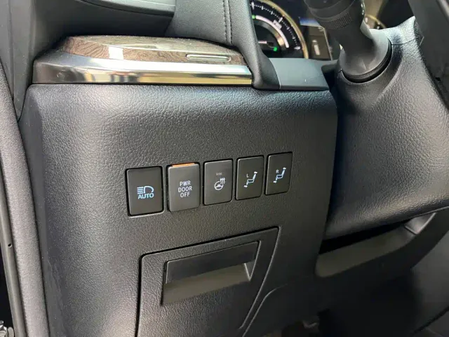 Toyota Vellfire — Фото автомобиля 7