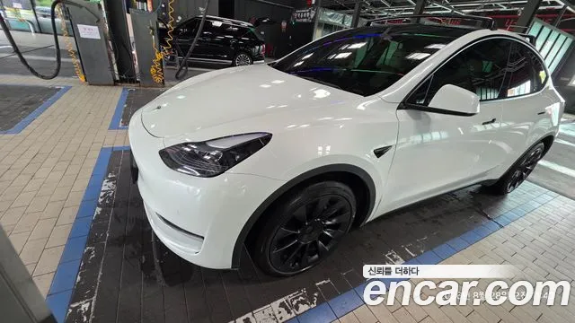 Фотография автомобиля — Tesla Model Y