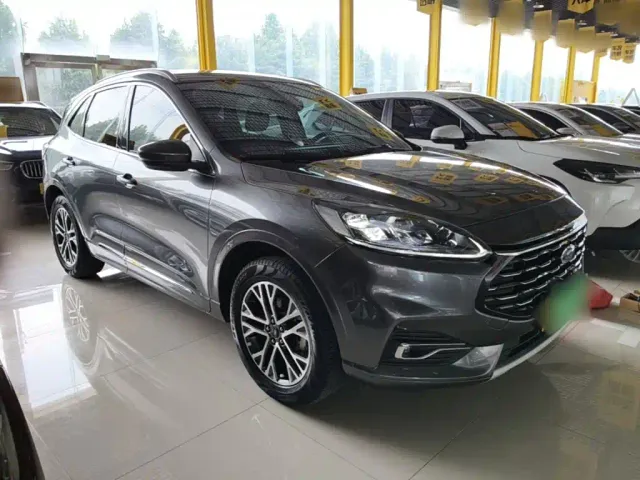 Ford Escape — Фото автомобиля 3