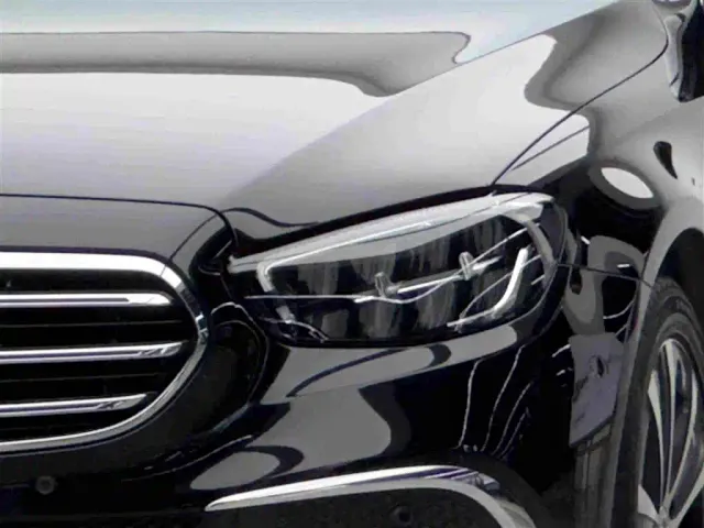 Mercedes-Benz E-Class — Фото автомобиля 3
