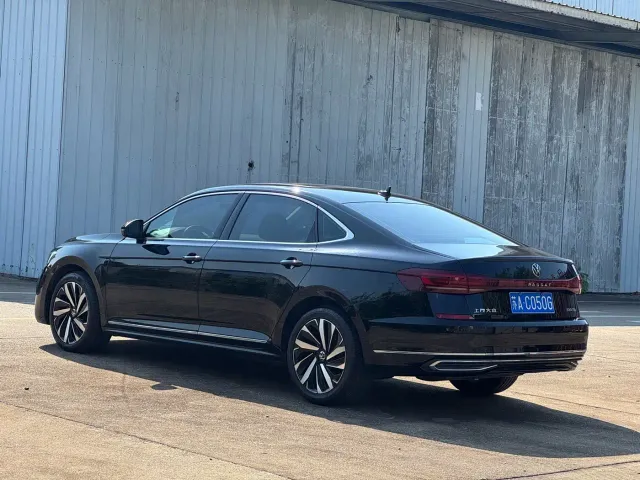 Volkswagen Passat — Фото автомобиля 8