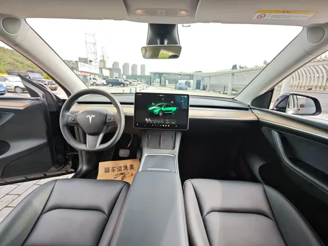 Tesla Model Y — Фото автомобиля 11