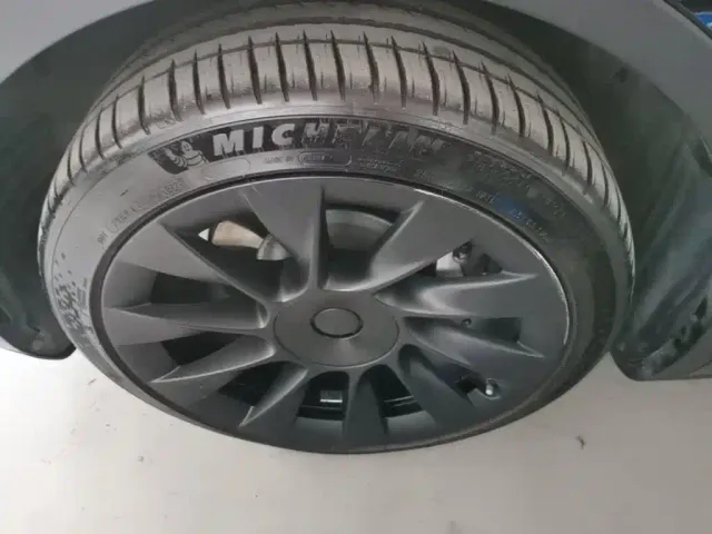 Tesla Model Y — Фото автомобиля 22