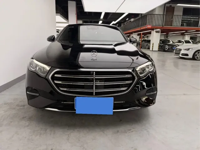 Mercedes-Benz E-Class — Фото автомобиля 2